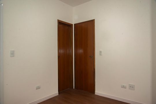Casa com 3 quartos e varanda. Churrasqueira no condomínio. Ideal para comprar. — Suíte 2