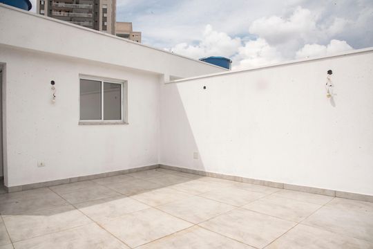 Casa com 3 quartos e varanda. Churrasqueira no condomínio. Ideal para comprar. — Área de lazer