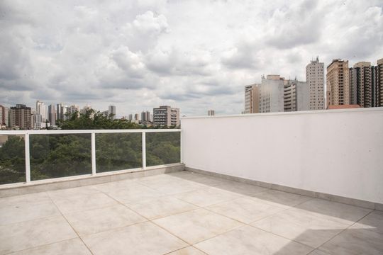 Casa com 3 quartos e varanda. Churrasqueira no condomínio. Ideal para comprar. — Área de lazer