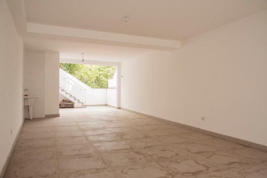 Casa com 3 quartos e varanda. Churrasqueira no condomínio. Ideal para comprar. — Garagem/Área de serviço