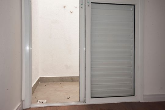 Casa com 3 quartos e varanda. Churrasqueira no condomínio. Ideal para comprar. — Suíte 2 - Jardim de inverno