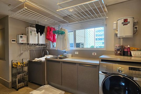 Compra de apartamento mobiliado em Água Branca, com 4 quartos e varanda gourmet. — Área de Serviço