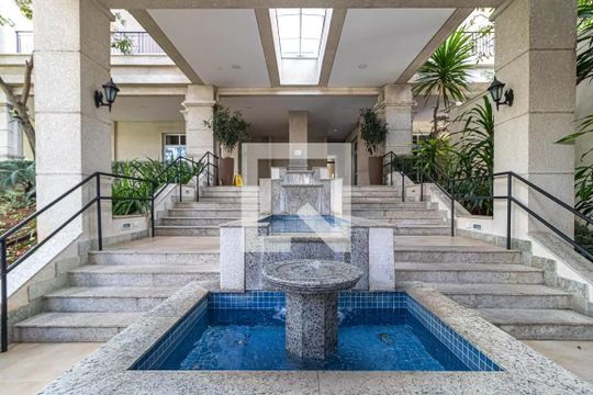 Compra de apartamento mobiliado em Água Branca, com 4 quartos e varanda gourmet. — Entrada