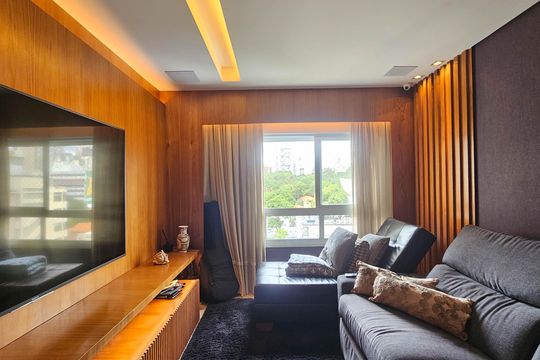 Compra de apartamento mobiliado em Água Branca, com 4 quartos e varanda gourmet. — Sala de TV