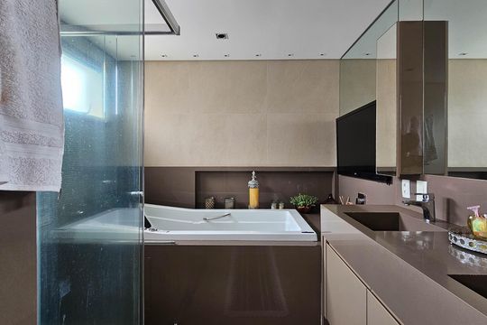 Compra de apartamento mobiliado em Água Branca, com 4 quartos e varanda gourmet. — Banheiro da Suíte 3