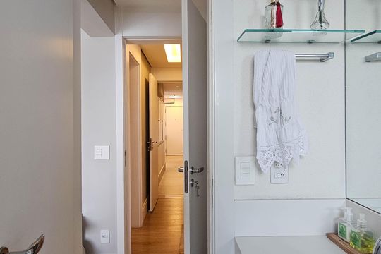 Compra de apartamento mobiliado em Água Branca, com 4 quartos e varanda gourmet. — Banheiro da Suíte 2