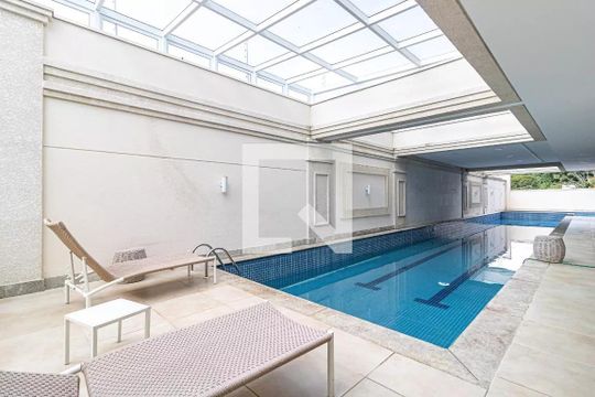 Compra de apartamento mobiliado em Água Branca, com 4 quartos e varanda gourmet. — Piscina