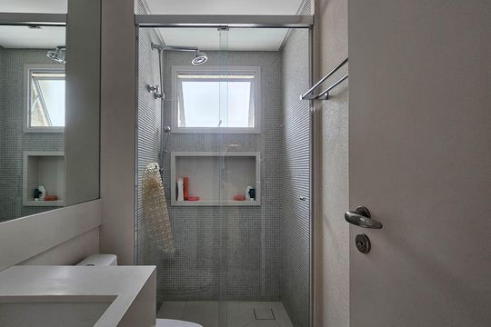 Compra de apartamento mobiliado em Água Branca, com 4 quartos e varanda gourmet. — Banheiro da Suíte 2