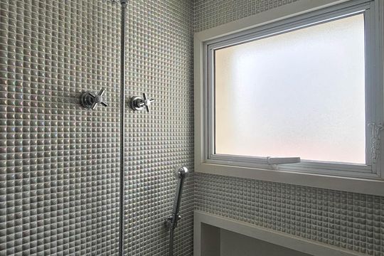 Compra de apartamento mobiliado em Água Branca, com 4 quartos e varanda gourmet. — Banheiro da Suíte 1