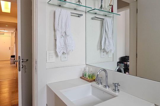 Compra de apartamento mobiliado em Água Branca, com 4 quartos e varanda gourmet. — Banheiro da Suíte 2