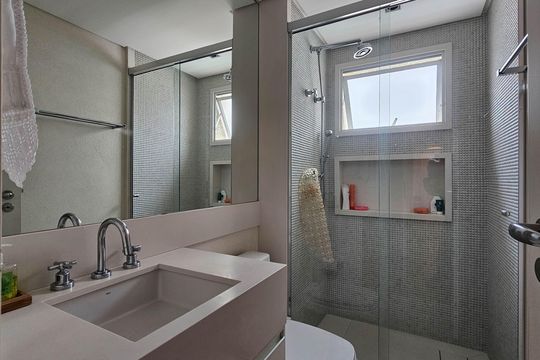 Compra de apartamento mobiliado em Água Branca, com 4 quartos e varanda gourmet. — Banheiro da Suíte 2