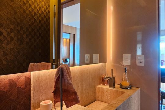 Compra de apartamento mobiliado em Água Branca, com 4 quartos e varanda gourmet. — Lavabo