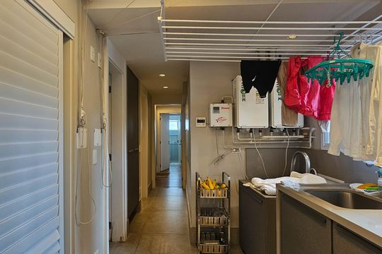 Compra de apartamento mobiliado em Água Branca, com 4 quartos e varanda gourmet. — Área de Serviço