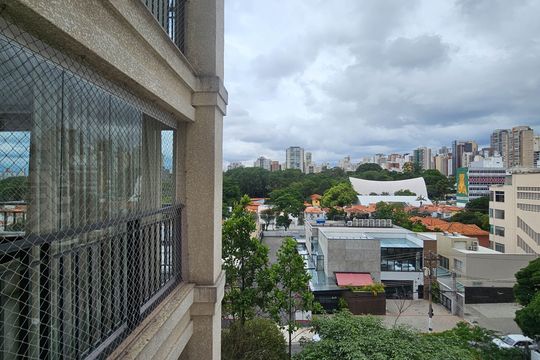 Compra de apartamento mobiliado em Água Branca, com 4 quartos e varanda gourmet. — Sala de TV