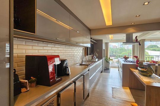 Compra de apartamento mobiliado em Água Branca, com 4 quartos e varanda gourmet. — Cozinha