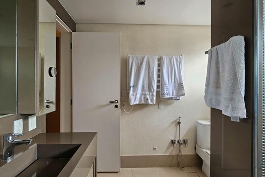 Compra de apartamento mobiliado em Água Branca, com 4 quartos e varanda gourmet. — Banheiro da Suíte 3