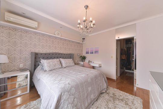 Casa mobiliada para comprar: 4 quartos, quintal, churrasqueira no condomínio, aceita animais. — Suíte 2