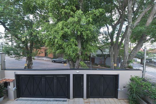 Casa mobiliada para comprar: 4 quartos, quintal, churrasqueira no condomínio, aceita animais. — Sacada - Vista
