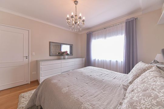 Casa mobiliada para comprar: 4 quartos, quintal, churrasqueira no condomínio, aceita animais. — Suíte 2