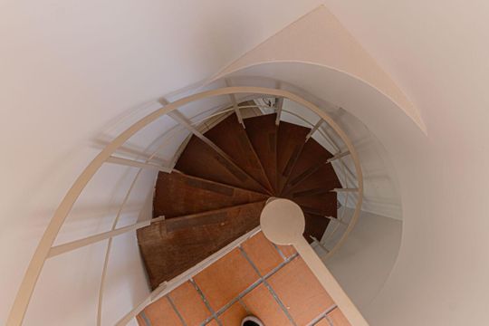 Apartamento mobiliado com varanda e 2 suítes. Academia no condomínio. Ideal para comprar. — foto 31