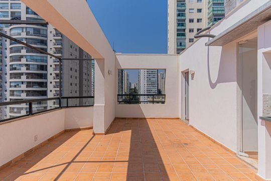 Apartamento mobiliado com varanda e 2 suítes. Academia no condomínio. Ideal para comprar. — foto 35