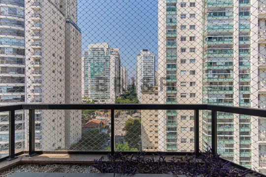 Apartamento mobiliado com varanda e 2 suítes. Academia no condomínio. Ideal para comprar. — foto 41