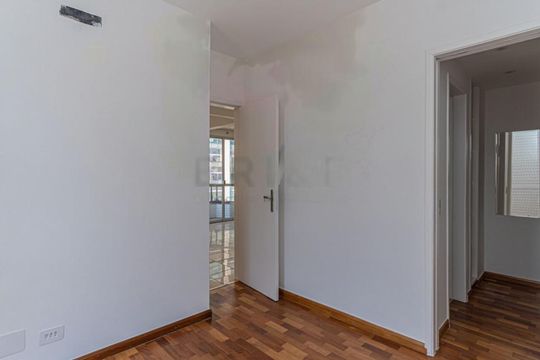 Apartamento mobiliado com varanda e 2 suítes. Academia no condomínio. Ideal para comprar. — foto 1