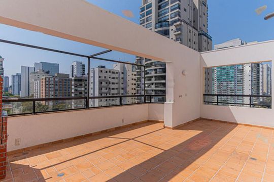 Apartamento mobiliado com varanda e 2 suítes. Academia no condomínio. Ideal para comprar. — foto 34