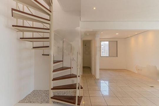 Apartamento mobiliado com varanda e 2 suítes. Academia no condomínio. Ideal para comprar. — foto 33