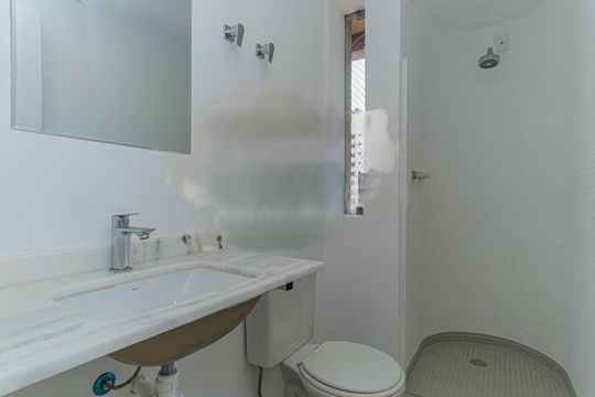 Apartamento mobiliado com varanda e 2 suítes. Academia no condomínio. Ideal para comprar. — foto 20