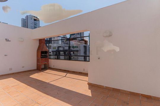 Apartamento mobiliado com varanda e 2 suítes. Academia no condomínio. Ideal para comprar. — foto 37