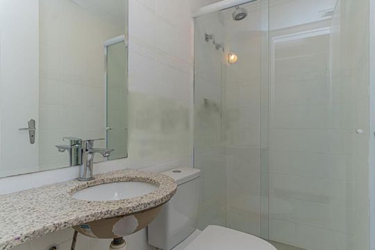 Apartamento mobiliado com varanda e 2 suítes. Academia no condomínio. Ideal para comprar. — foto 18