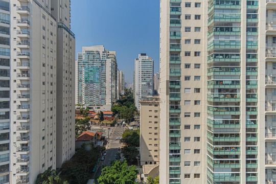 Apartamento mobiliado com varanda e 2 suítes. Academia no condomínio. Ideal para comprar. — foto 43