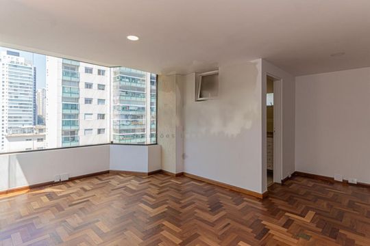 Apartamento mobiliado com varanda e 2 suítes. Academia no condomínio. Ideal para comprar. — foto 5