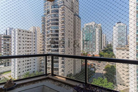 Apartamento mobiliado com varanda e 2 suítes. Academia no condomínio. Ideal para comprar. — foto 47