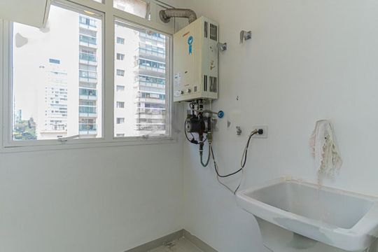 Apartamento mobiliado com varanda e 2 suítes. Academia no condomínio. Ideal para comprar. — foto 19