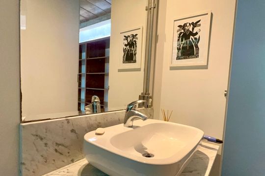 Casa com varanda, 2 quartos, mobiliada. Oportunidades de compra únicas! — Banheiro da Suíte 1