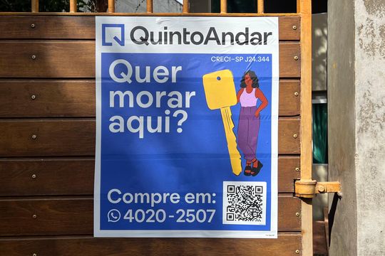 Casa com varanda, 2 quartos, mobiliada. Oportunidades de compra únicas! — Placa