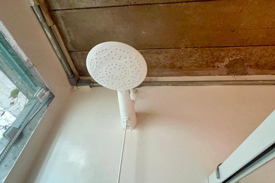 Casa com varanda, 2 quartos, mobiliada. Oportunidades de compra únicas! — Banheiro da Suíte 1