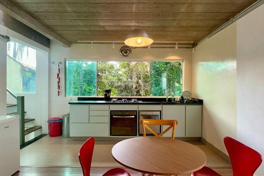 Casa com varanda, 2 quartos, mobiliada. Oportunidades de compra únicas! — foto 1
