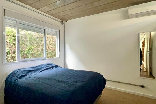 Casa com varanda, 2 quartos, mobiliada. Oportunidades de compra únicas! — Suíte 1