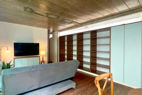 Casa com varanda, 2 quartos, mobiliada. Oportunidades de compra únicas! — Sala