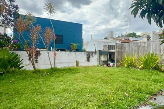 Casa com varanda, 2 quartos, mobiliada. Oportunidades de compra únicas! — Solariun
