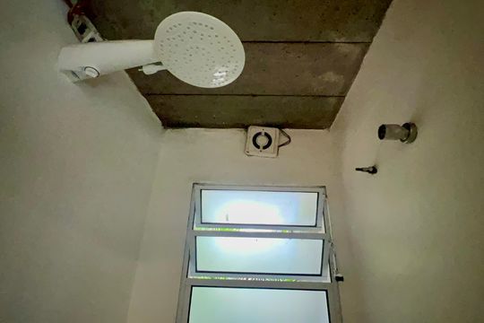 Casa com varanda, 2 quartos, mobiliada. Oportunidades de compra únicas! — Banheiro da Suíte 2