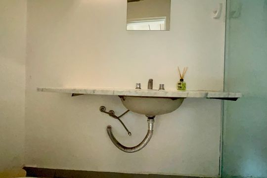 Casa com varanda, 2 quartos, mobiliada. Oportunidades de compra únicas! — Banheiro da Suíte 2