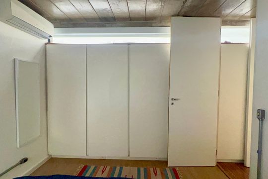 Casa com varanda, 2 quartos, mobiliada. Oportunidades de compra únicas! — Suíte 1