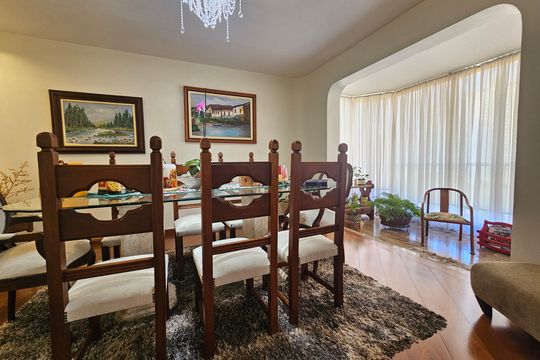Apartamento com 3 quartos, piscina no condomínio e pode ter animais. Ideal para comprar. — Sala