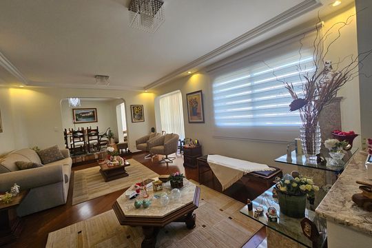 Apartamento com 3 quartos, piscina no condomínio e pode ter animais. Ideal para comprar. — Sala