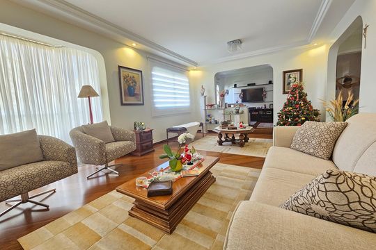 Apartamento com 3 quartos, piscina no condomínio e pode ter animais. Ideal para comprar. — Sala