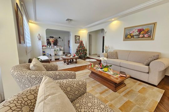 Apartamento com 3 quartos, piscina no condomínio e pode ter animais. Ideal para comprar. — Sala